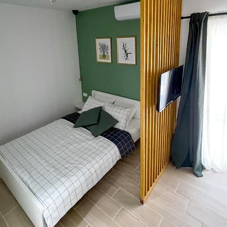 Modern Studio Overlooking Downtown Makarska Exterior foto